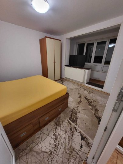 Drumul Taberei, decomandat, et.1/4, garaj (15 mp), centrala termica, liber